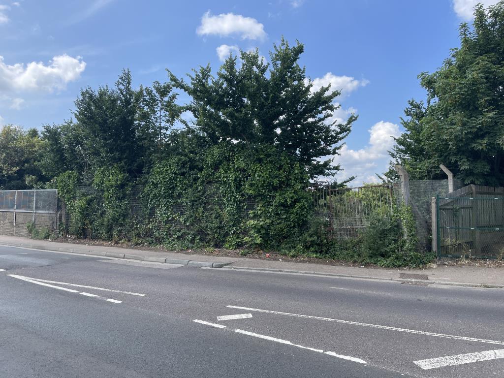 Lot: 134 - LAND WITH POTENTIAL - Exterior access to land in St Vincents Avenue